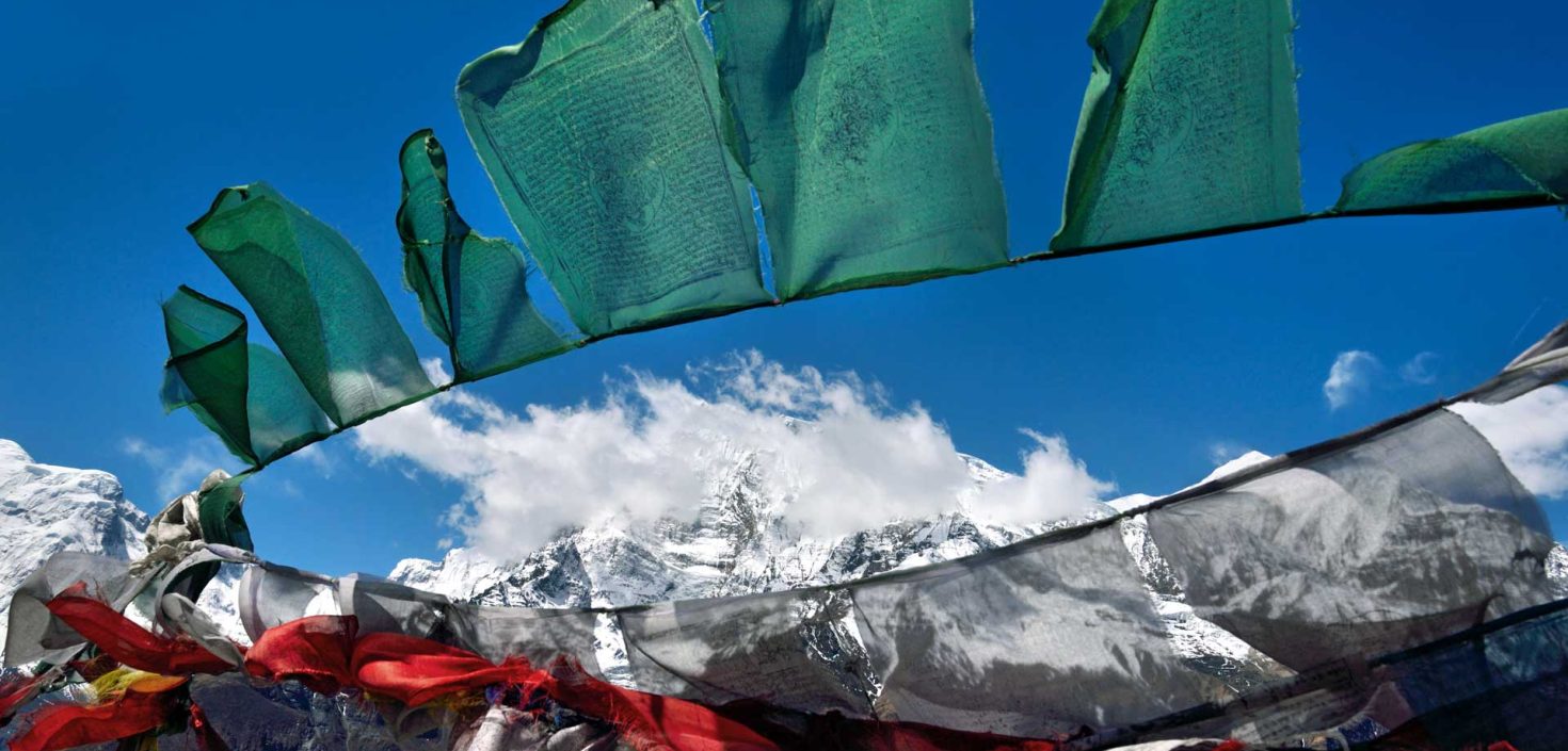 buddhist-prayer-flags-YQUDZ4C.jpg